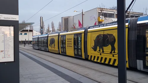 Val-de-Marne : face aux accidents, le tramway T9 se déguise en...